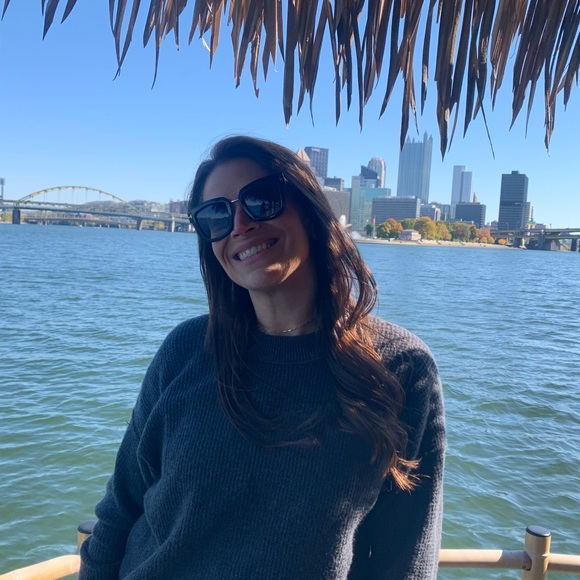 Meet your Posher, Emily - Picture 1 of 2